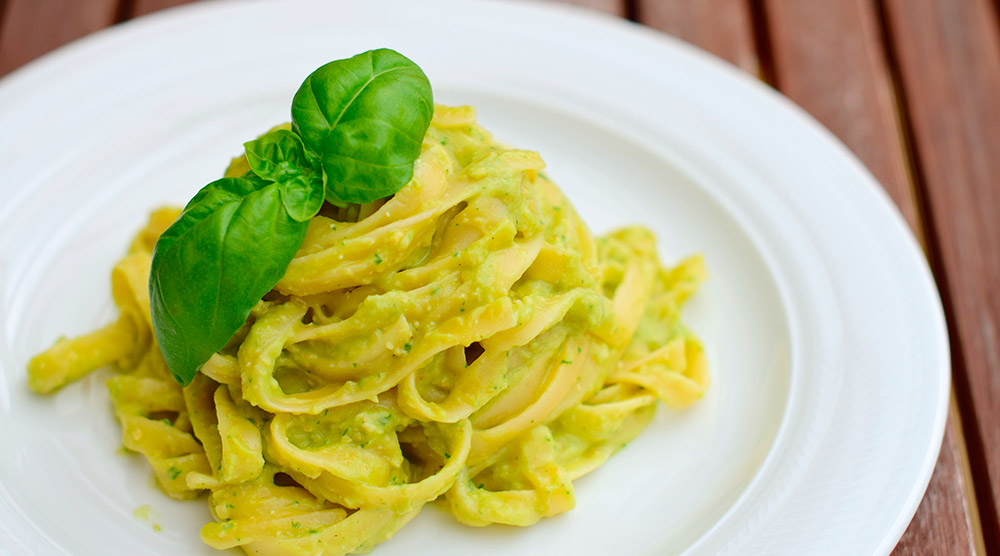 TAGLIATELLE CON AGUACATE